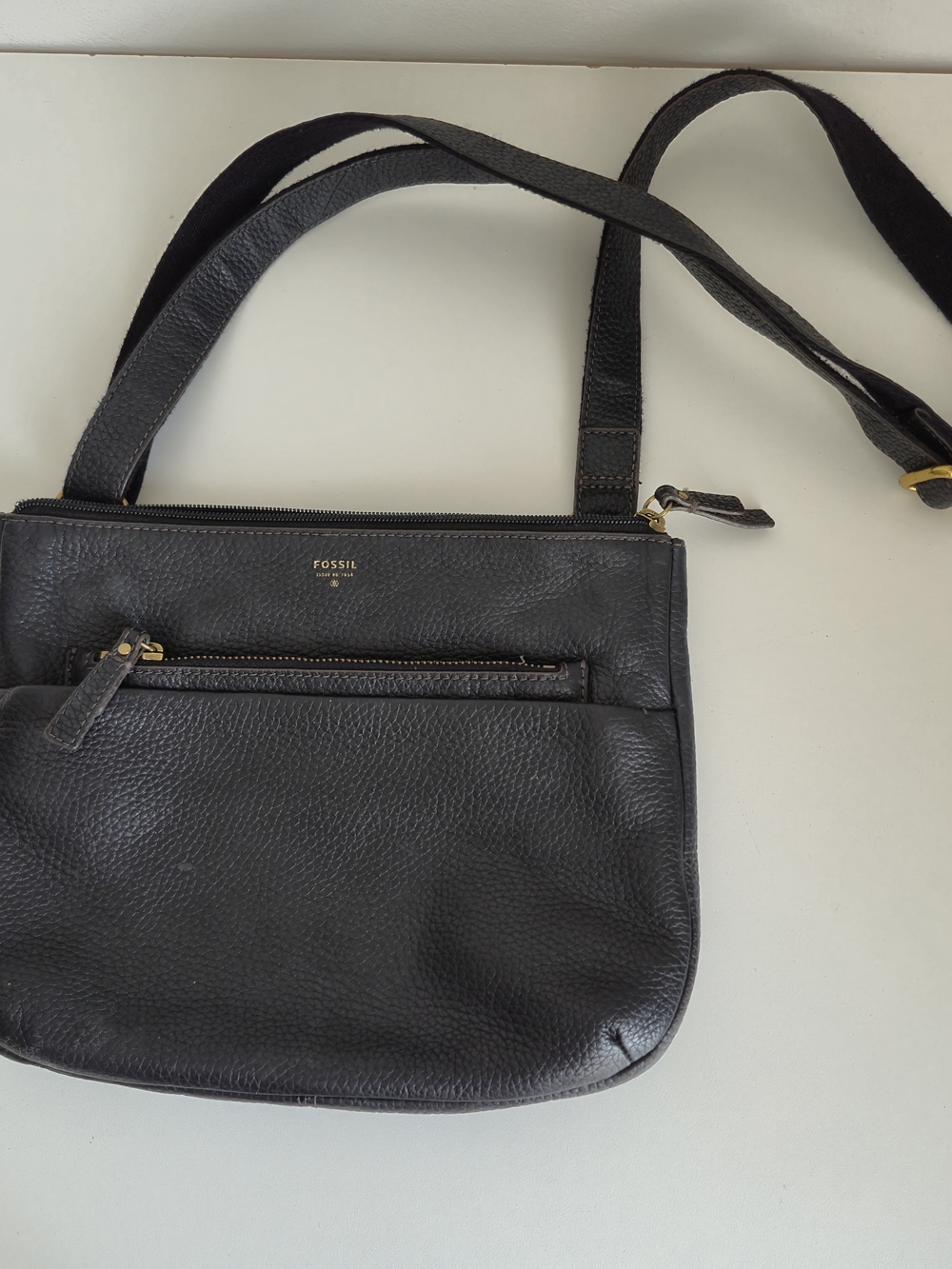 Minimalist Fossil Black Pebbled Leather Crossbody Bag - Picture 11 of 11